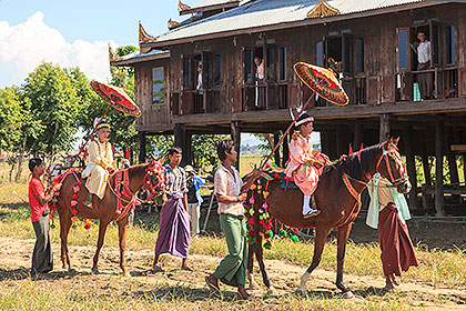 boys on horses