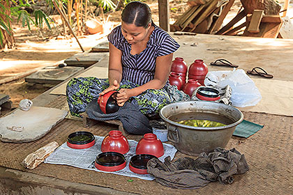 lacquerware worker