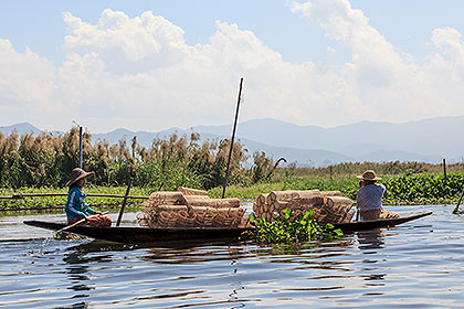 canoe with mats