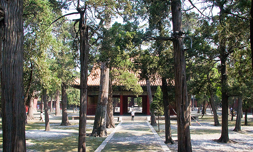 Approaching Confucius Temple