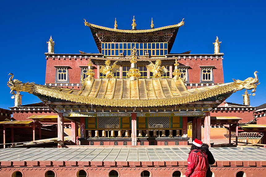 Building with gilt roof