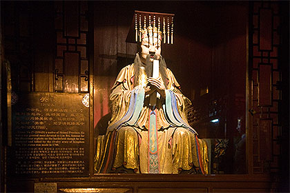 Guan Yu statue