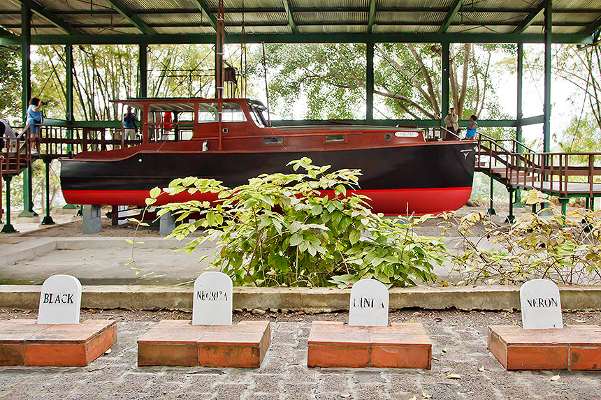 boat and pet graves