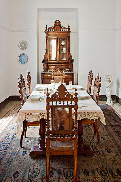 dining room furniture