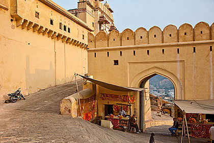 Road to Amber Fort