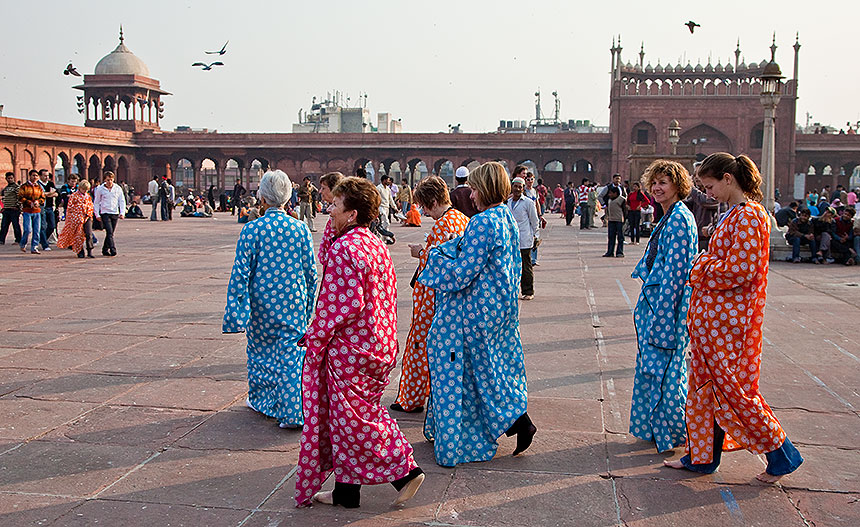 Women in cloaks