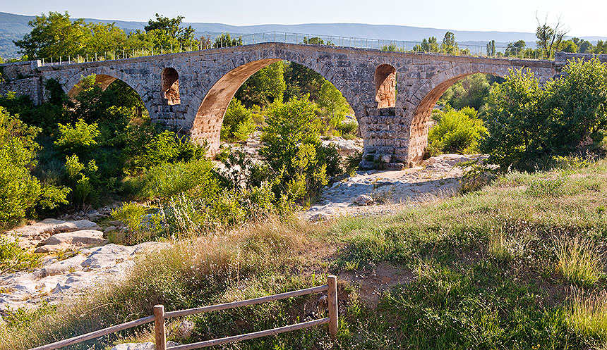 Pont Julien